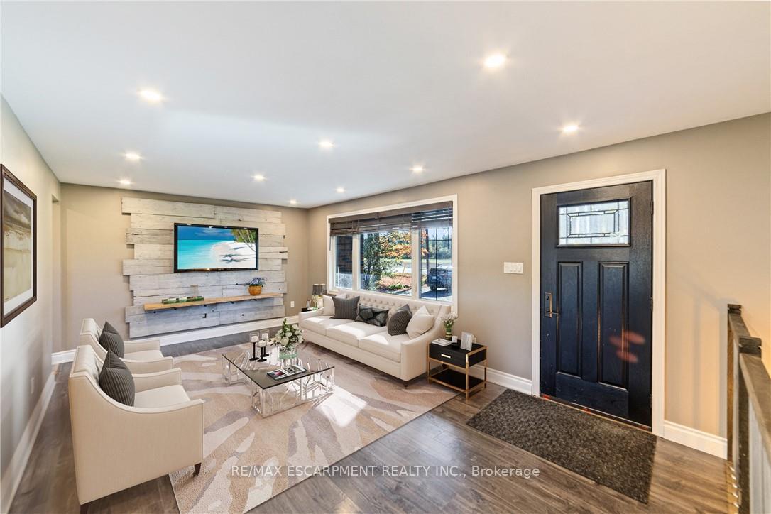 Photo 6 of 986 Westover Road, Hamilton, Rural Flamborough — HOMEH