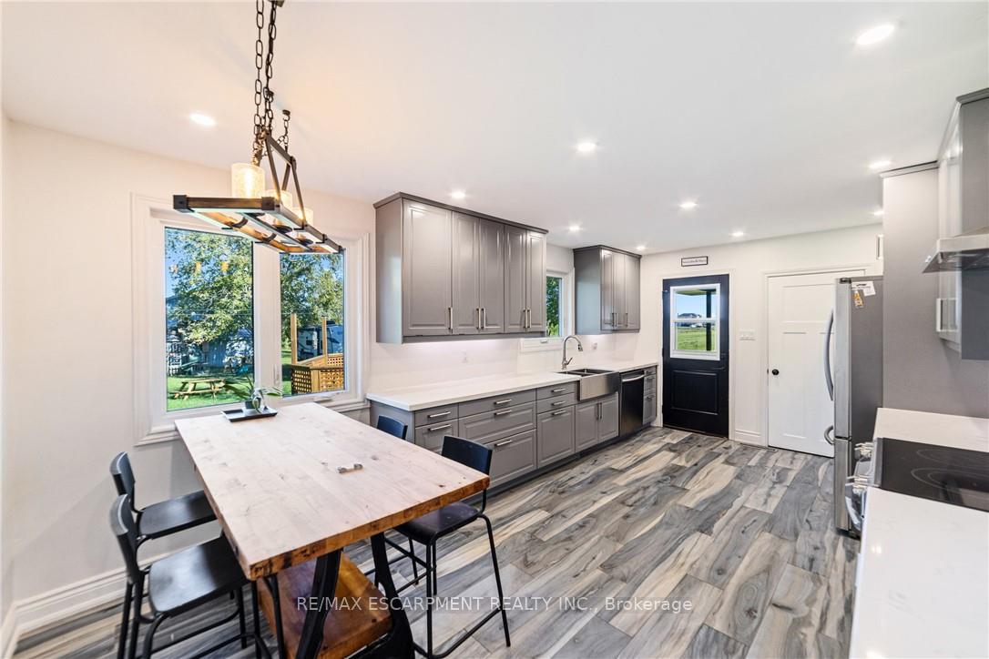 Photo 8 of 986 Westover Road, Hamilton, Rural Flamborough — HOMEH
