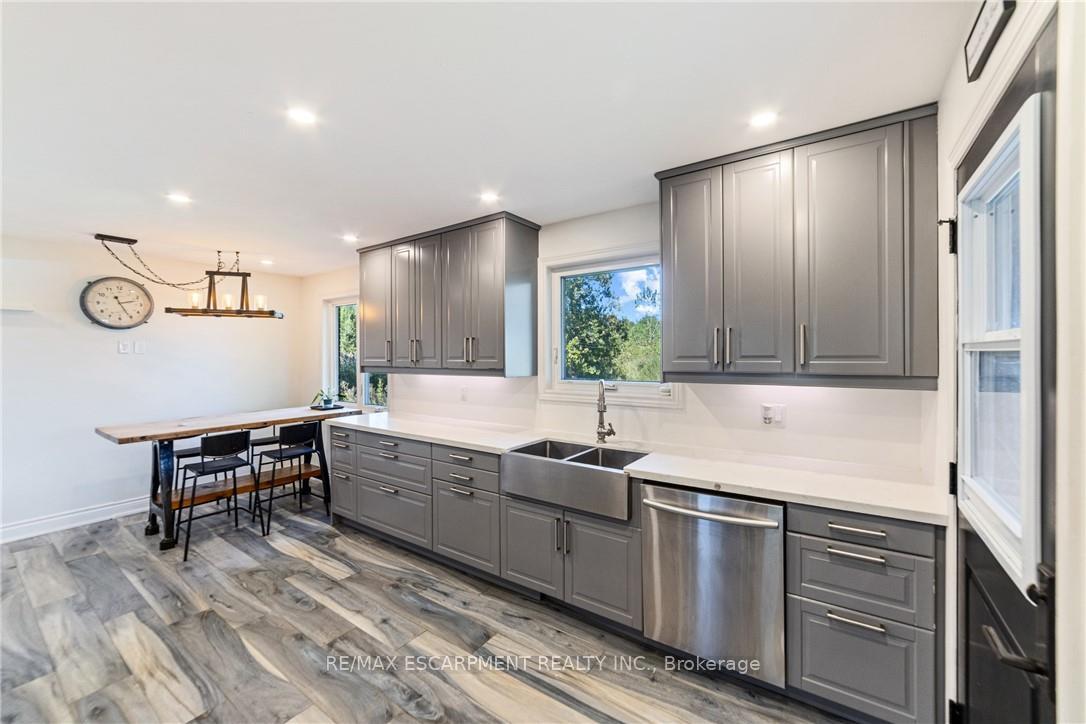 Photo 10 of 986 Westover Road, Hamilton, Rural Flamborough — HOMEH