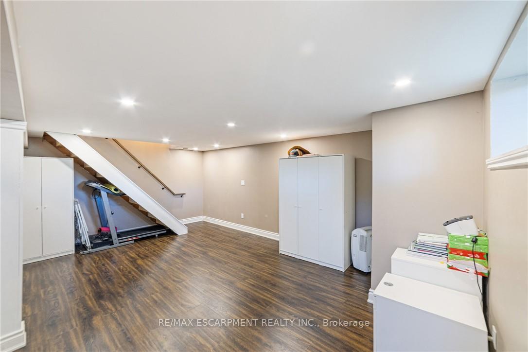 Photo 18 of 986 Westover Road, Hamilton, Rural Flamborough — HOMEH