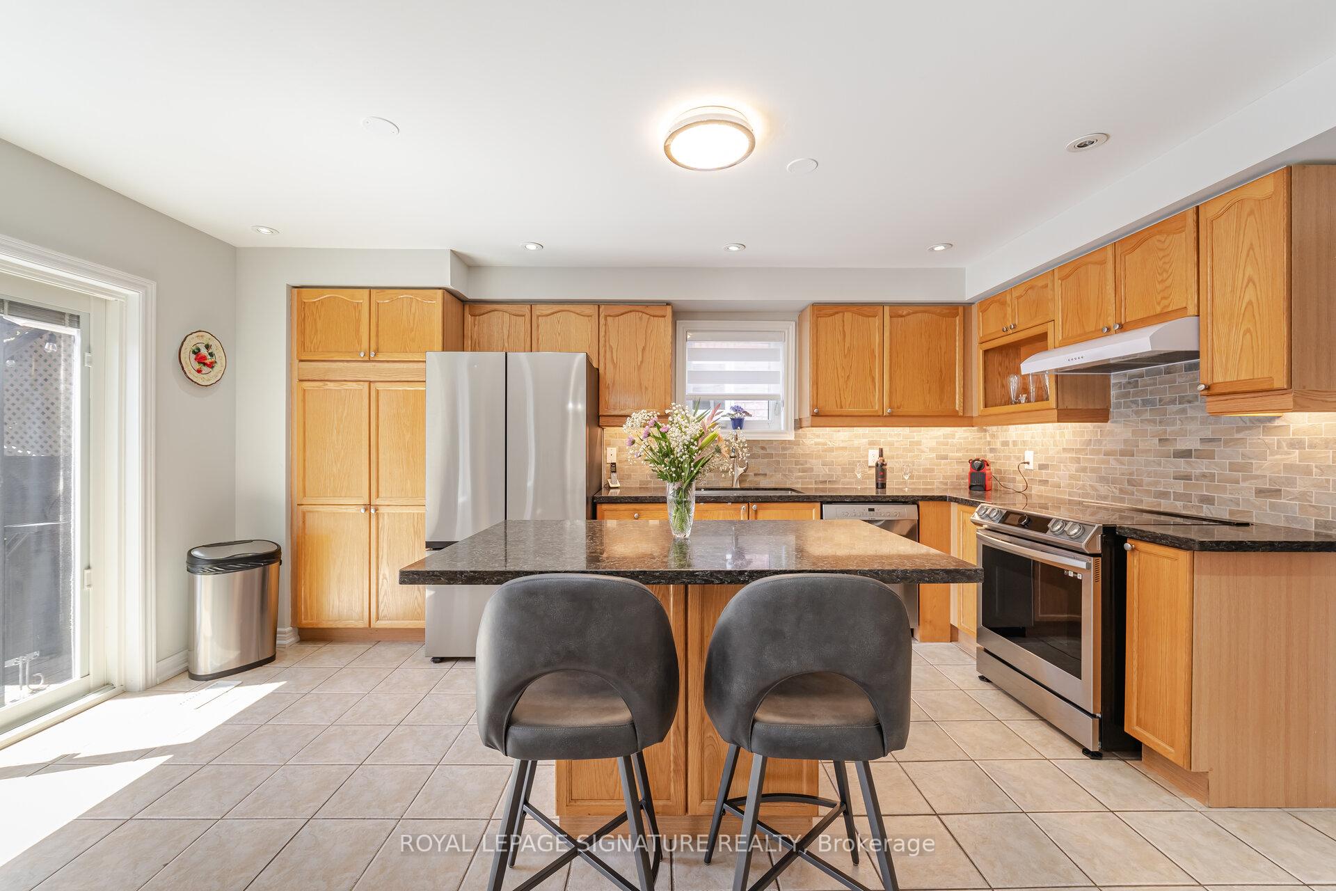 Photo 25 of 206 Van Scott Drive, Brampton, Northwest Sandalwood Parkway — HOMEH