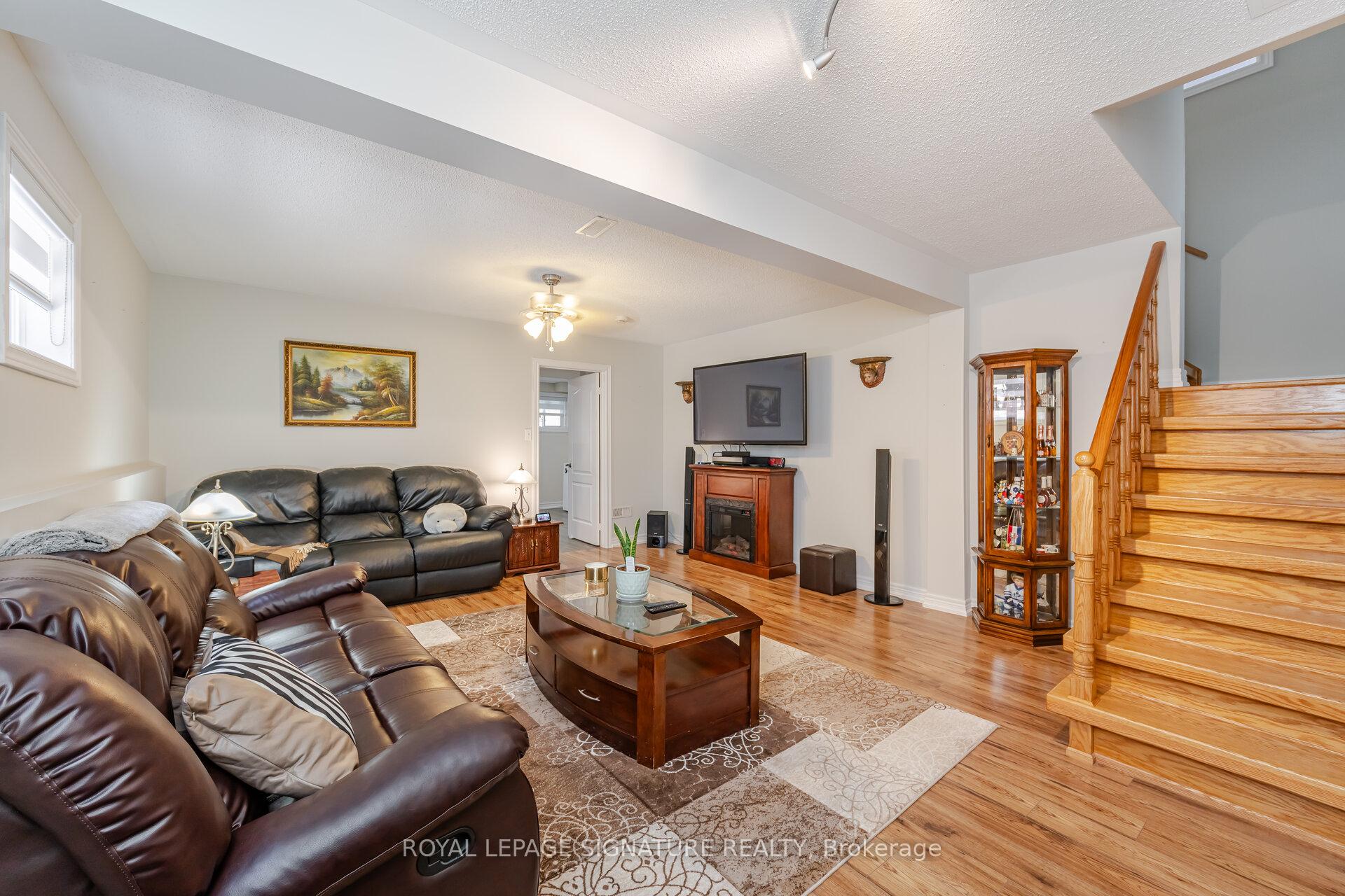 Photo 32 of 206 Van Scott Drive, Brampton, Northwest Sandalwood Parkway — HOMEH