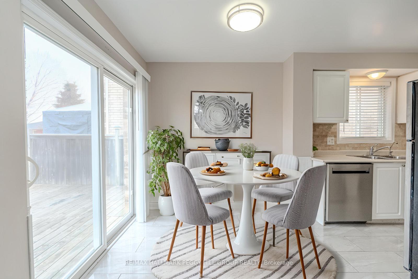 Photo 4 of 24 Coronation Parkway, Barrie, Innis-Shore — HOMEH