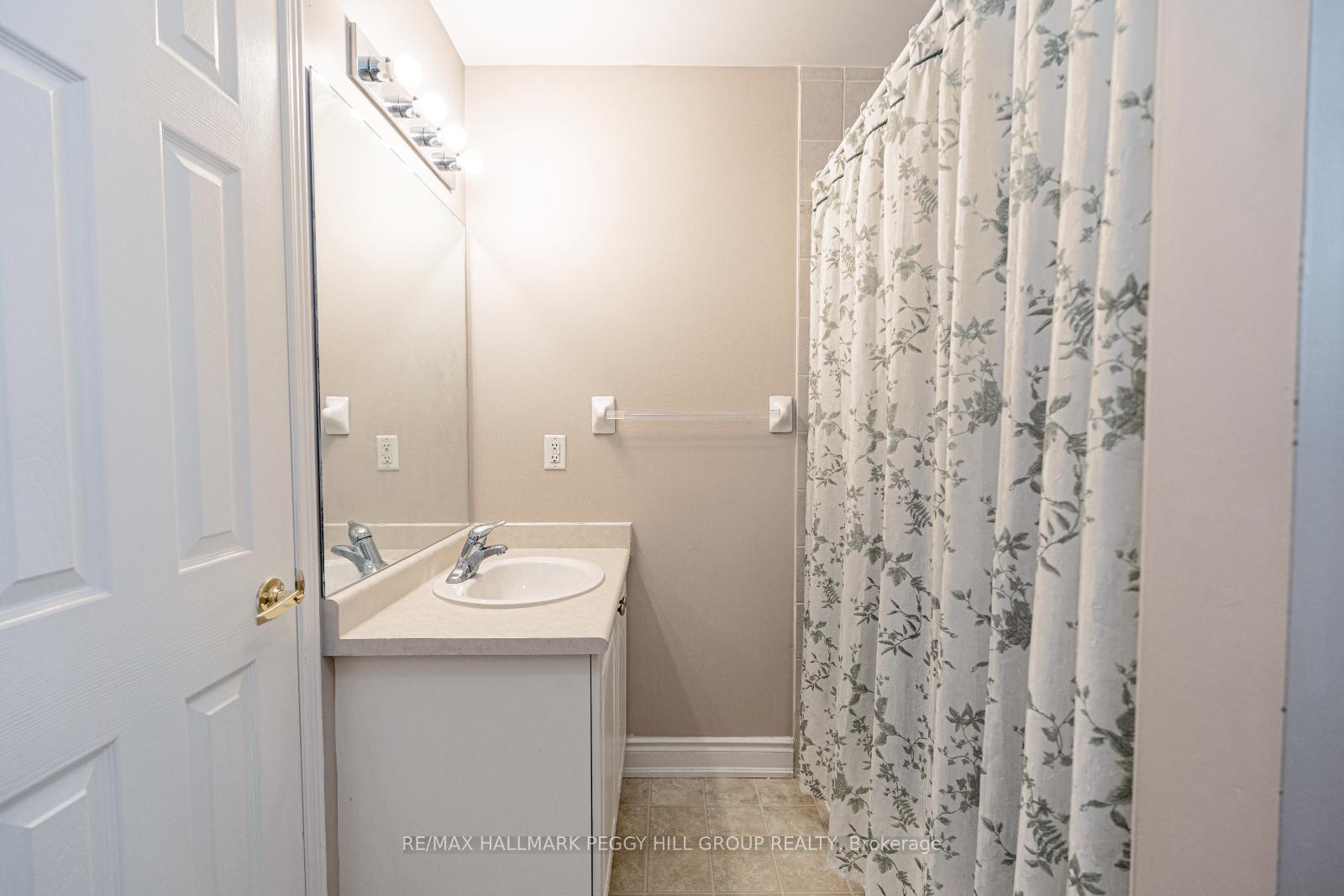 Photo 10 of 24 Coronation Parkway, Barrie, Innis-Shore — HOMEH