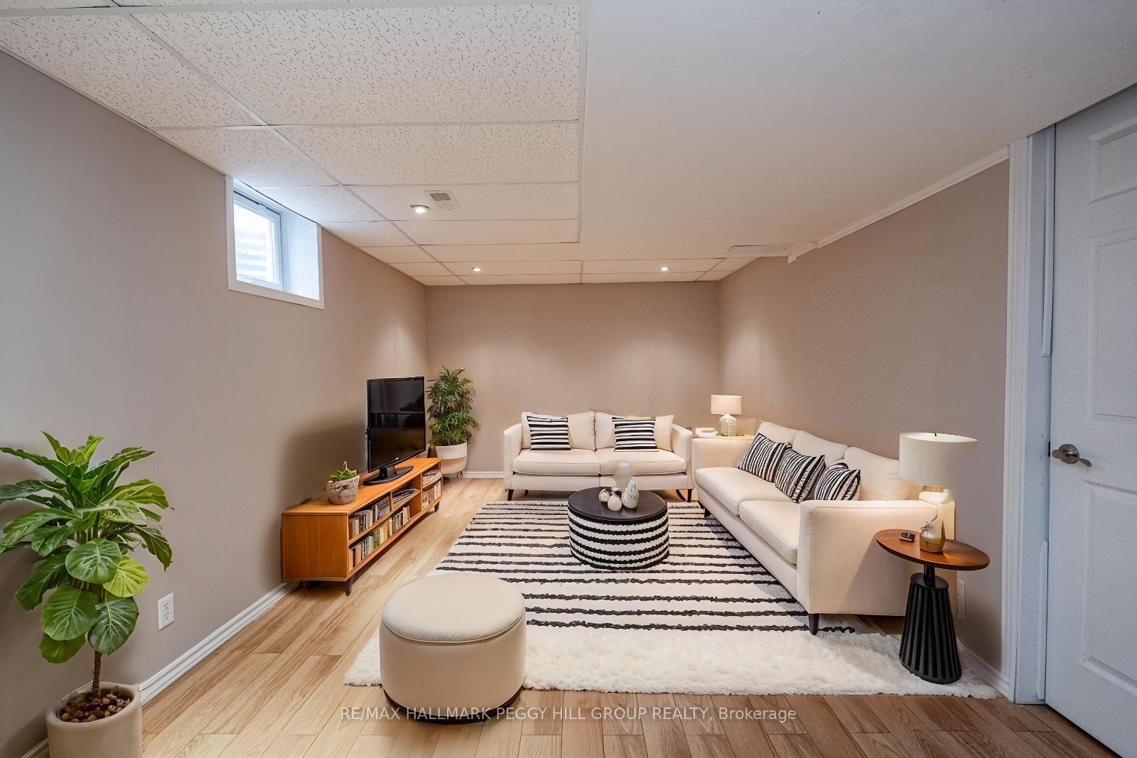 Photo 11 of 24 Coronation Parkway, Barrie, Innis-Shore — HOMEH