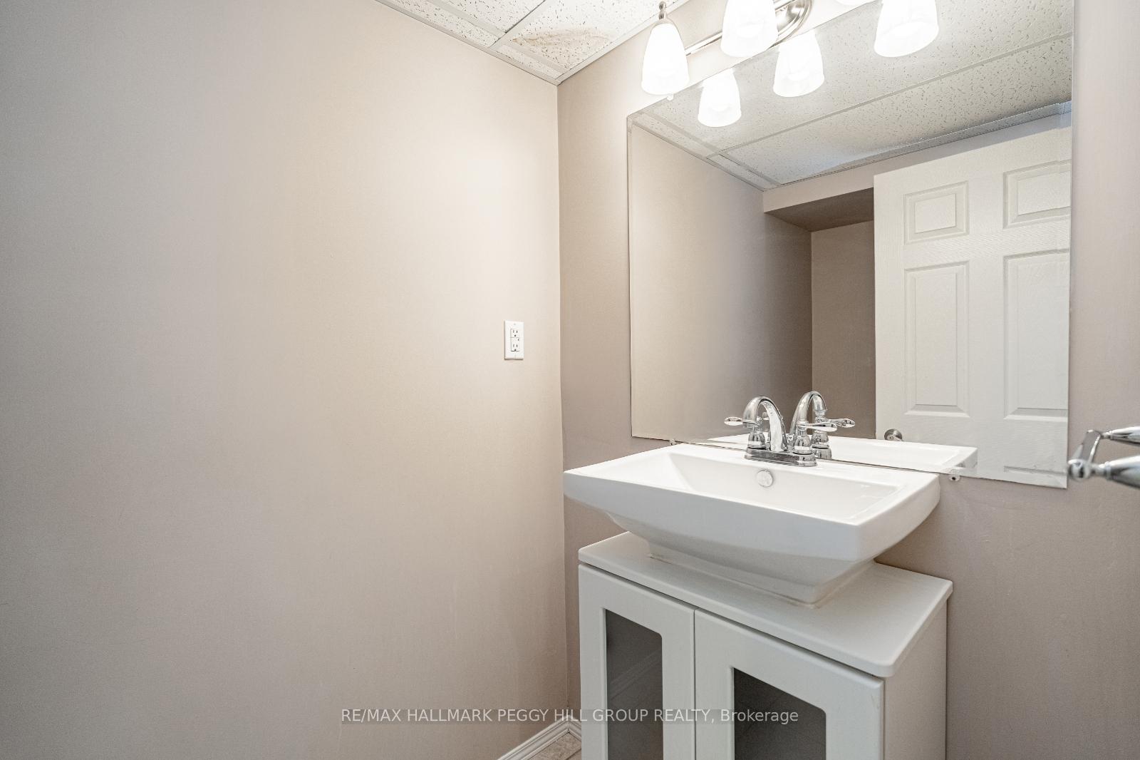 Photo 12 of 24 Coronation Parkway, Barrie, Innis-Shore — HOMEH