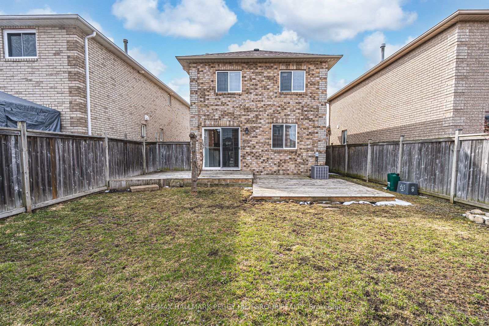 Photo 15 of 24 Coronation Parkway, Barrie, Innis-Shore — HOMEH