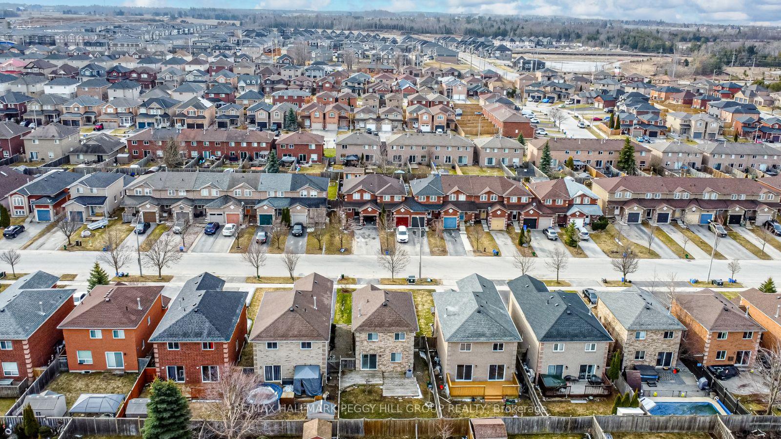 Photo 16 of 24 Coronation Parkway, Barrie, Innis-Shore — HOMEH