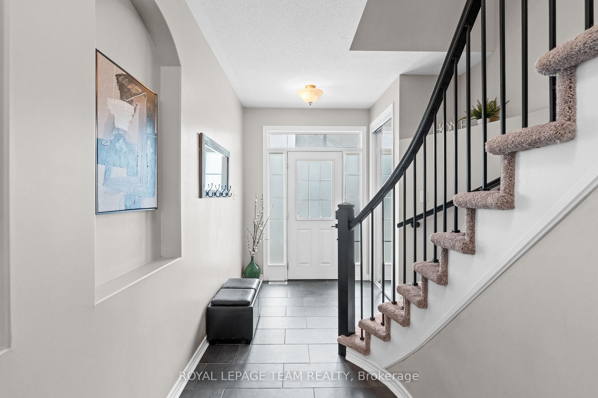 Photo 2 of 2211 Watercolours Way, Ottawa, Barrhaven - Half Moon Bay — HOMEH
