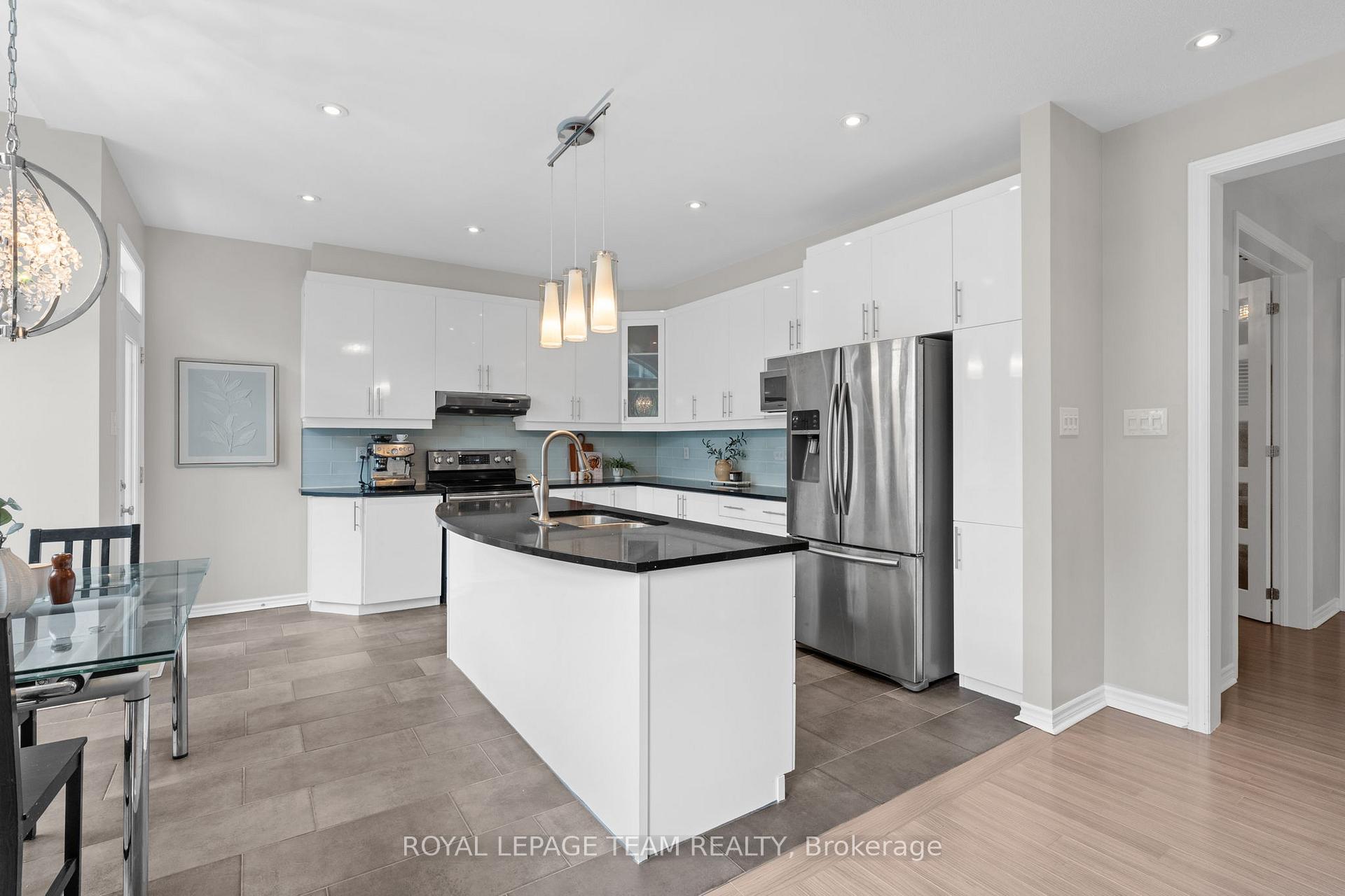 Photo 17 of 2211 Watercolours Way, Ottawa, Barrhaven - Half Moon Bay — HOMEH