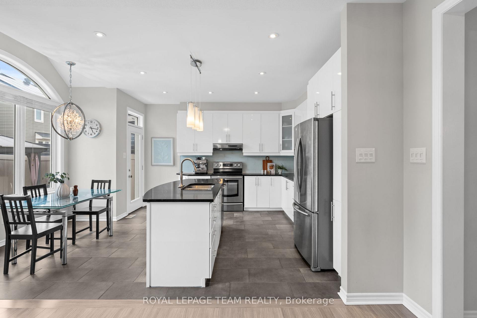 Photo 11 of 2211 Watercolours Way, Ottawa, Barrhaven - Half Moon Bay — HOMEH