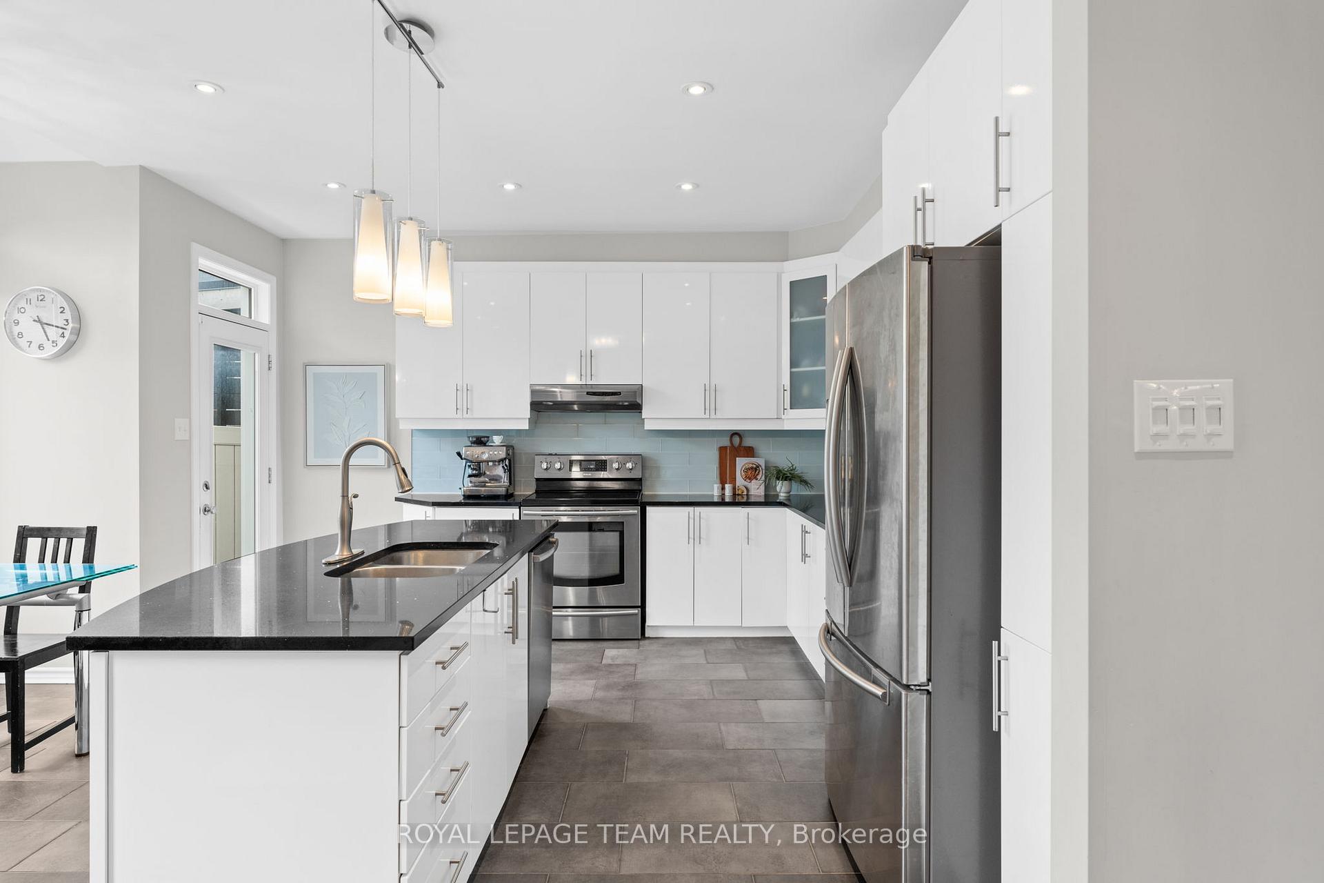 Photo 9 of 2211 Watercolours Way, Ottawa, Barrhaven - Half Moon Bay — HOMEH