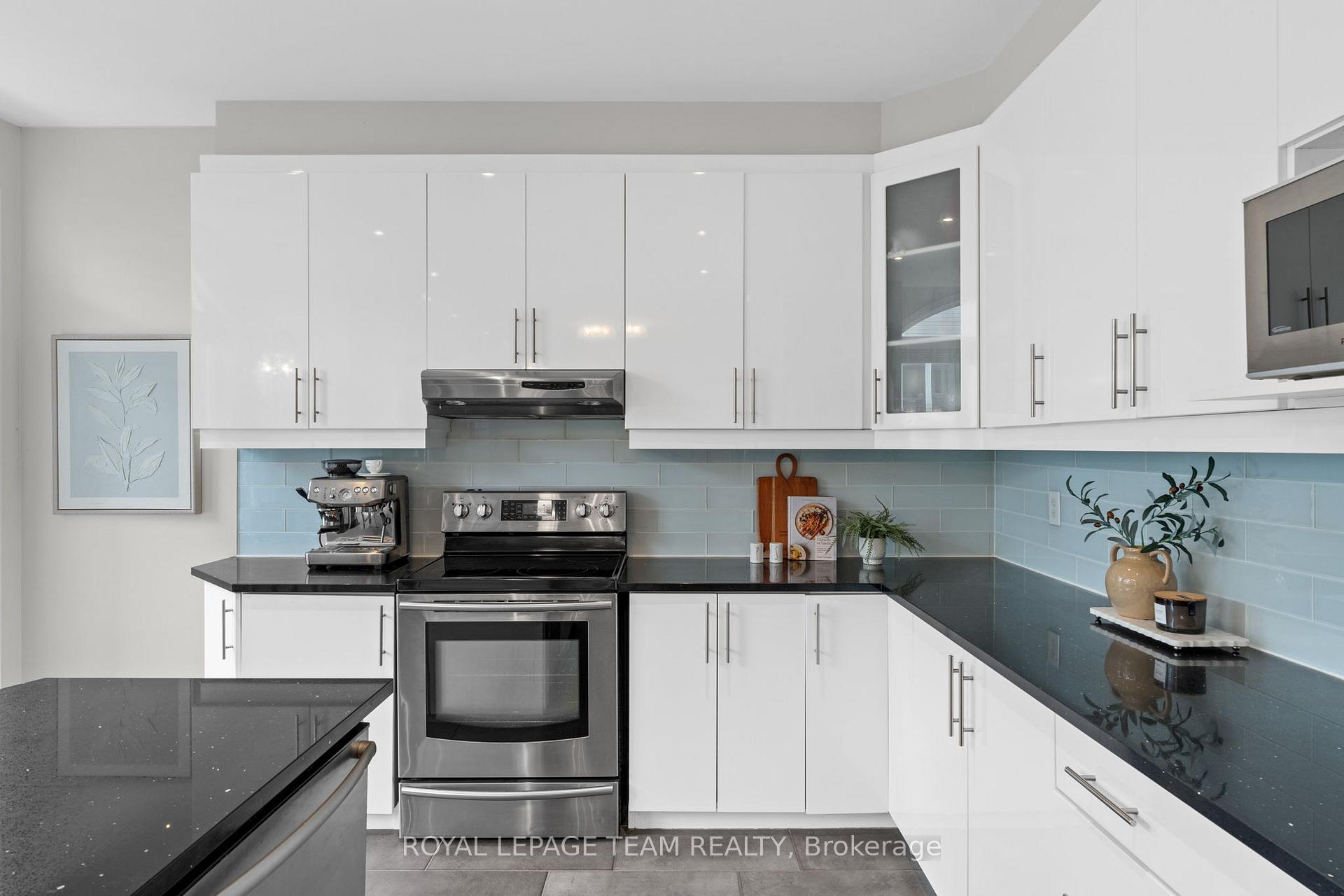Photo 12 of 2211 Watercolours Way, Ottawa, Barrhaven - Half Moon Bay — HOMEH