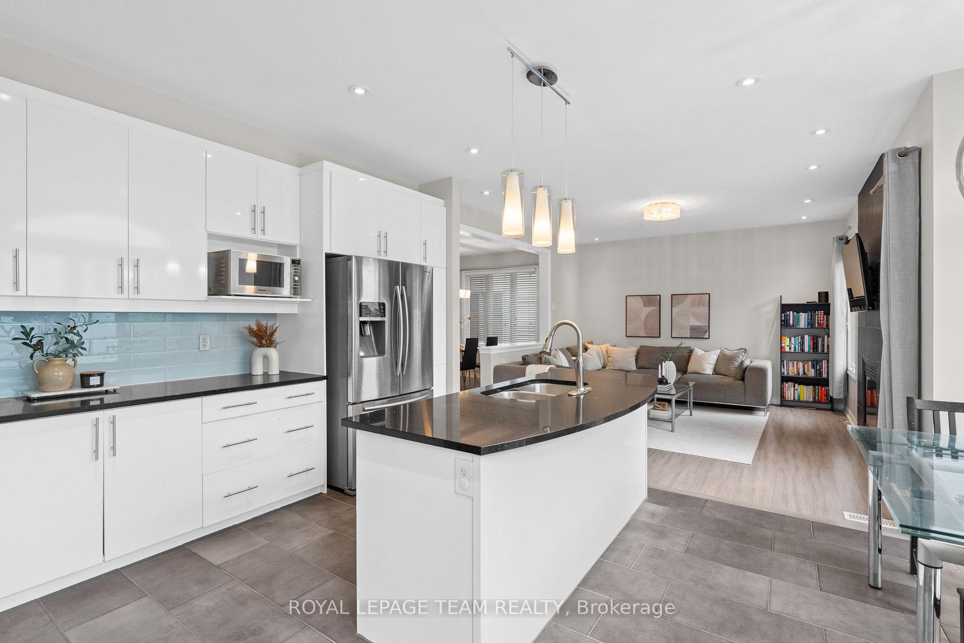 Photo 13 of 2211 Watercolours Way, Ottawa, Barrhaven - Half Moon Bay — HOMEH
