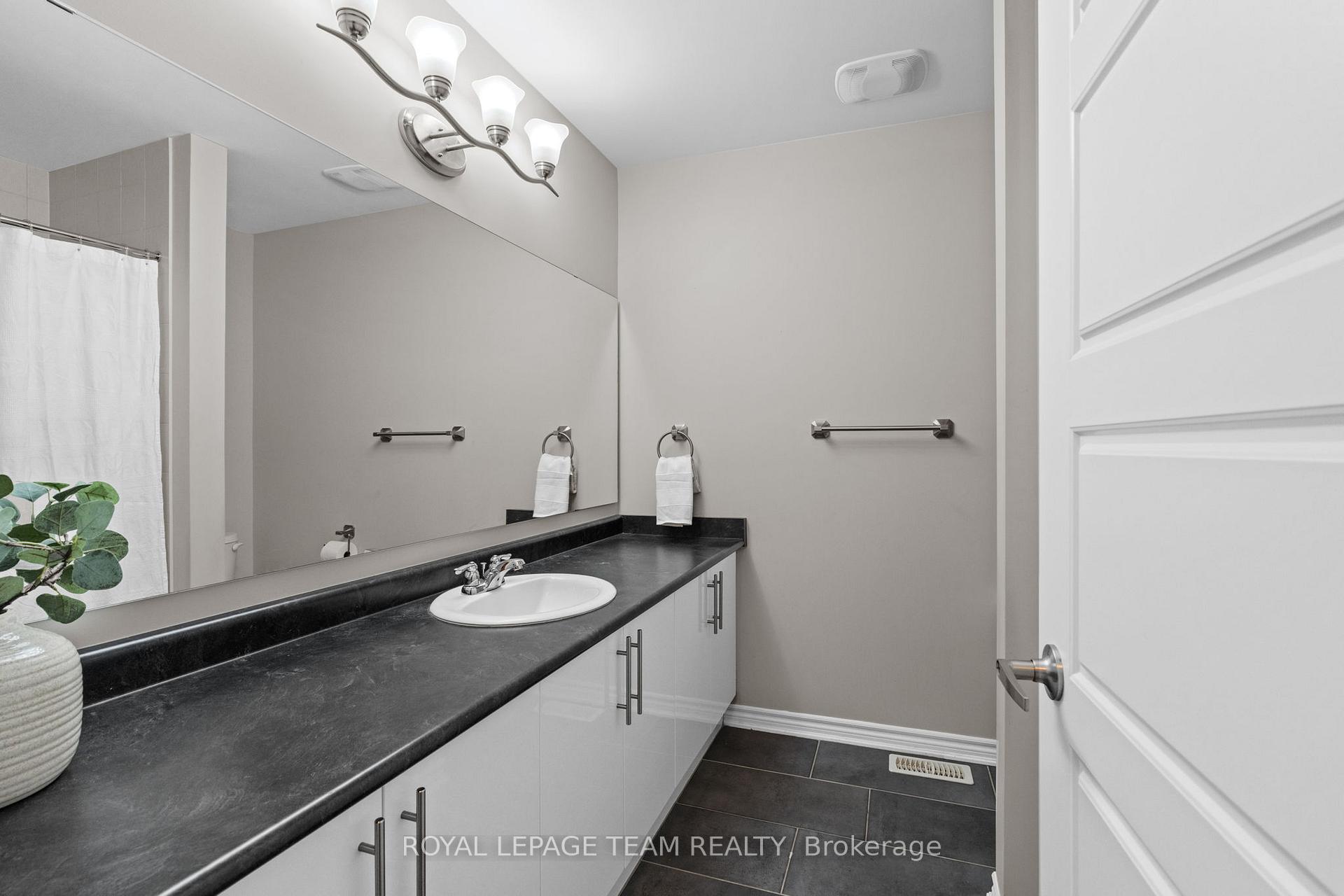 Photo 29 of 2211 Watercolours Way, Ottawa, Barrhaven - Half Moon Bay — HOMEH
