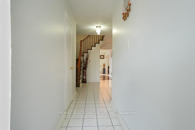 Photo 3 of 115 Morton Way, Brampton, Fletcher's West — HOMEH
