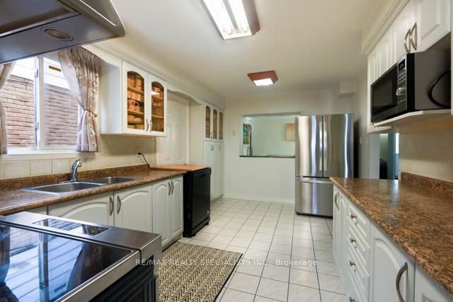 Photo 5 of 115 Morton Way, Brampton, Fletcher's West — HOMEH