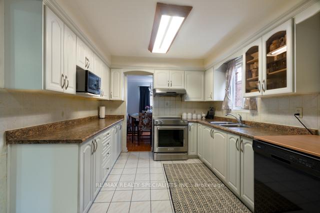 Photo 2 of 115 Morton Way, Brampton, Fletcher's West — HOMEH