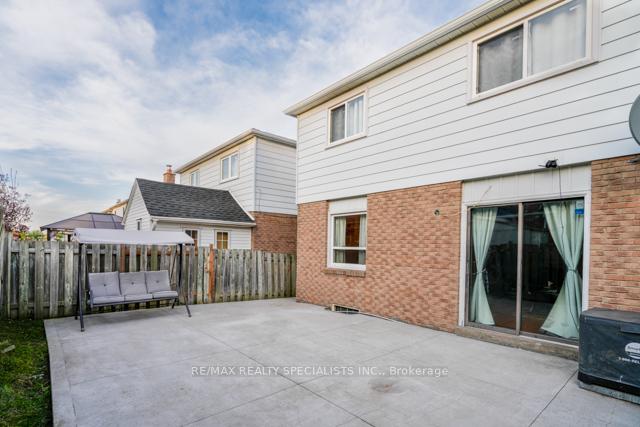 Photo 12 of 115 Morton Way, Brampton, Fletcher's West — HOMEH