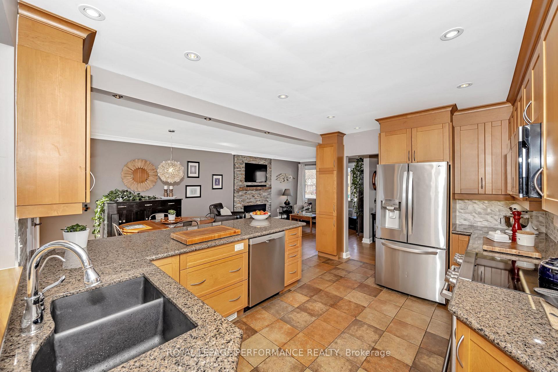 Photo 13 of 516 Sherbourne Road, Ottawa, Carlingwood — HOMEH