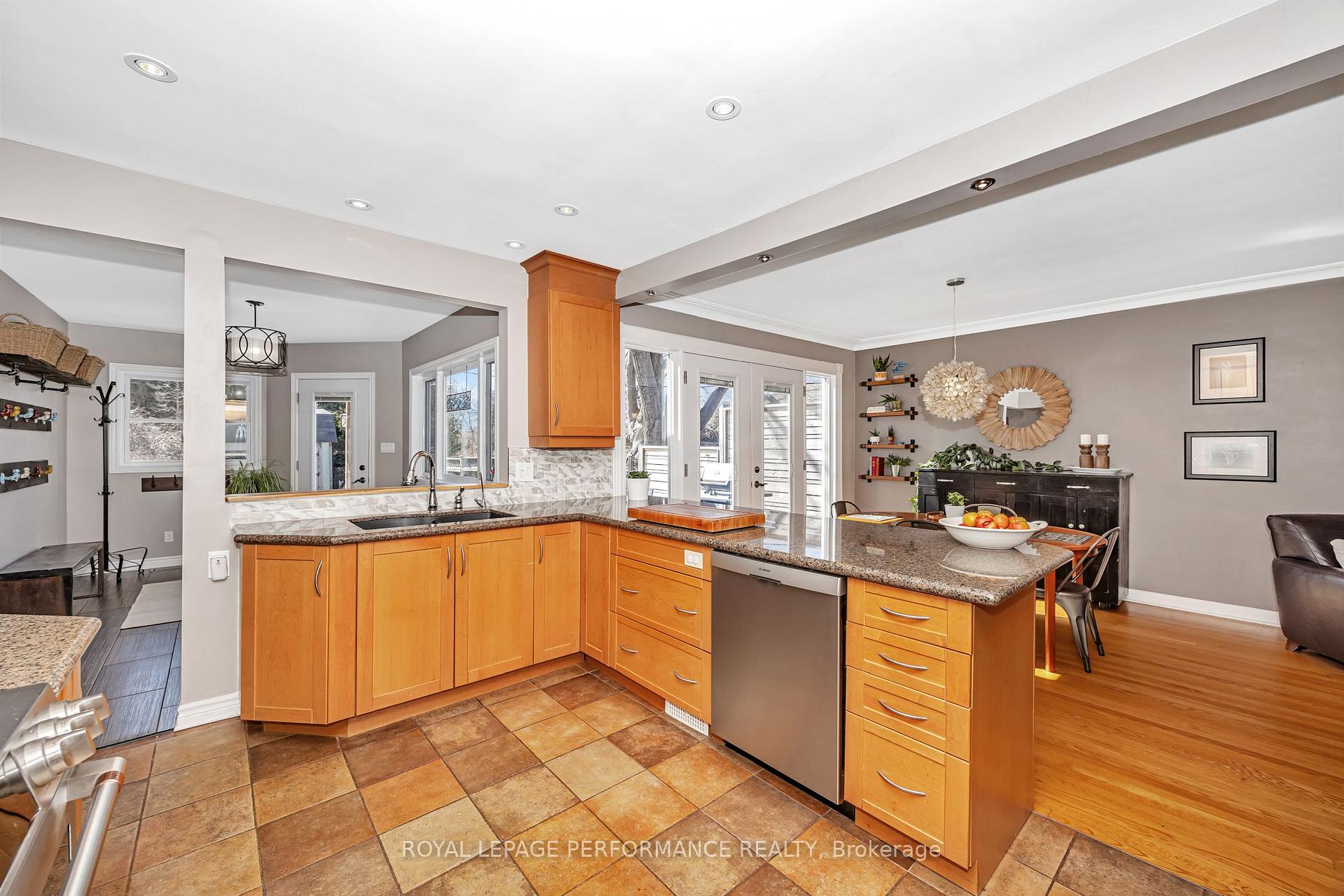 Photo 14 of 516 Sherbourne Road, Ottawa, Carlingwood — HOMEH