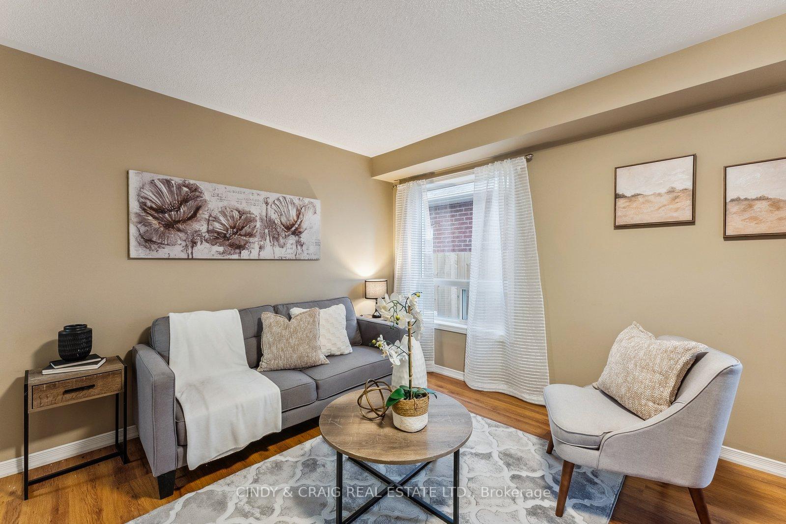 Photo 3 of 1555 Glenbourne Drive, Oshawa, Pinecrest — HOMEH