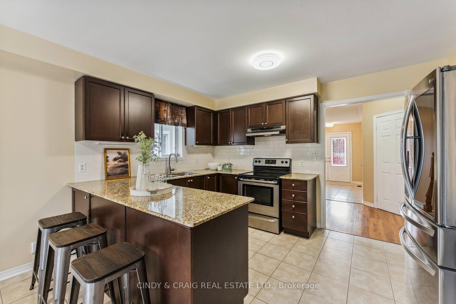 Photo 6 of 1555 Glenbourne Drive, Oshawa, Pinecrest — HOMEH