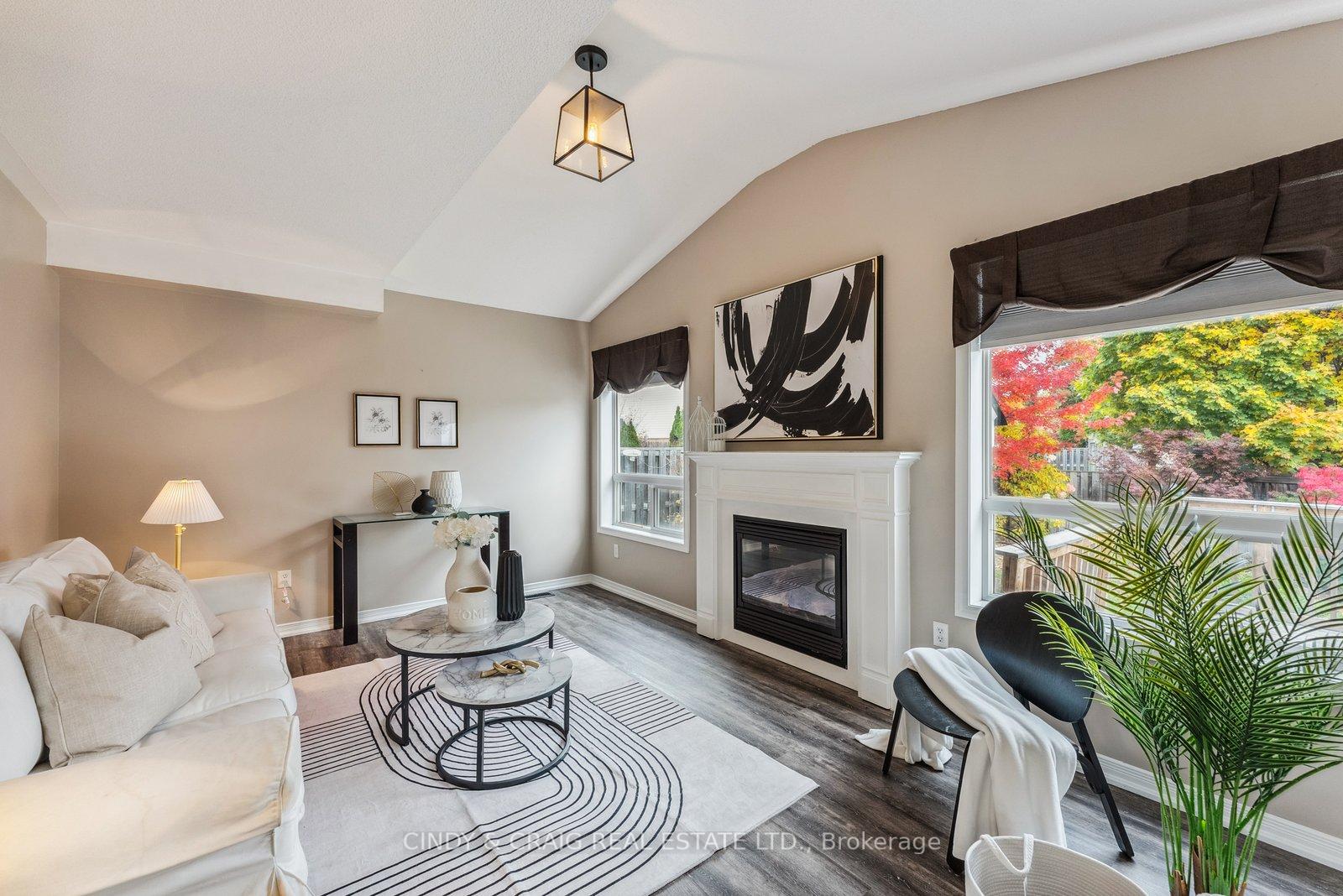 Photo 8 of 1555 Glenbourne Drive, Oshawa, Pinecrest — HOMEH