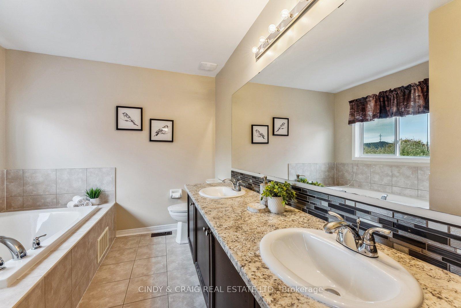 Photo 11 of 1555 Glenbourne Drive, Oshawa, Pinecrest — HOMEH