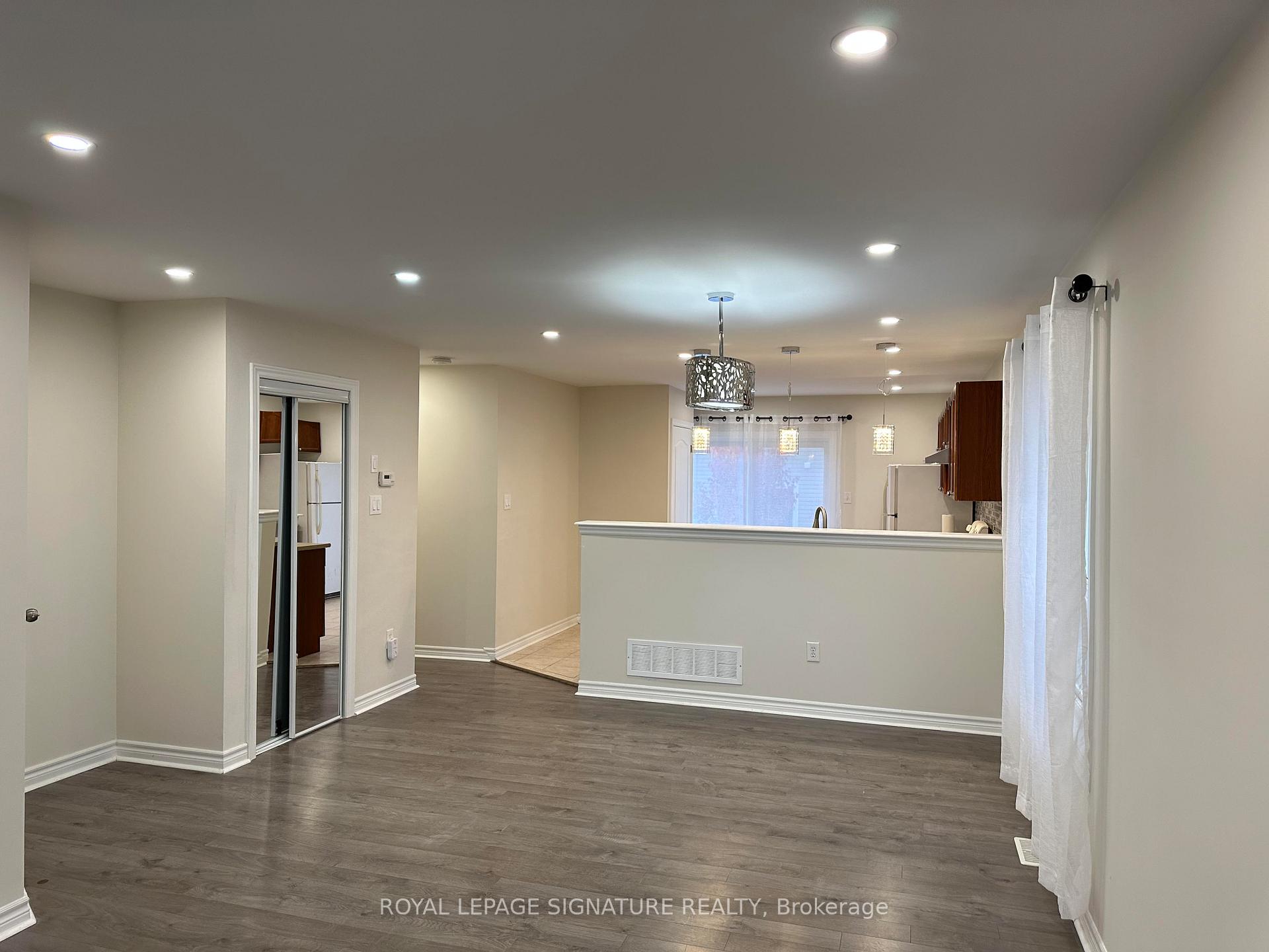 Photo 5 of 35 Saxon Road, Barrie, Innis-Shore — HOMEH