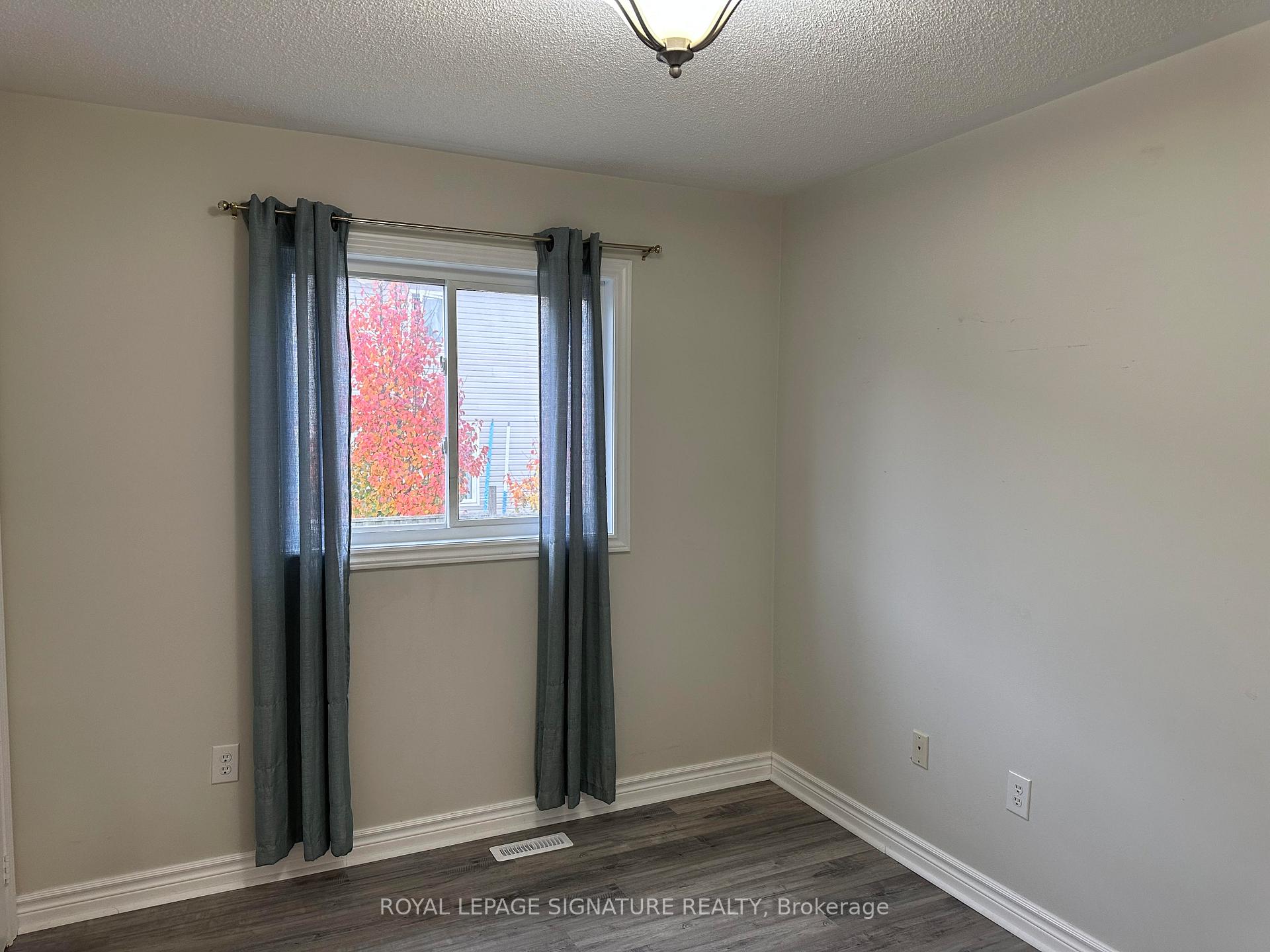 Photo 6 of 35 Saxon Road, Barrie, Innis-Shore — HOMEH
