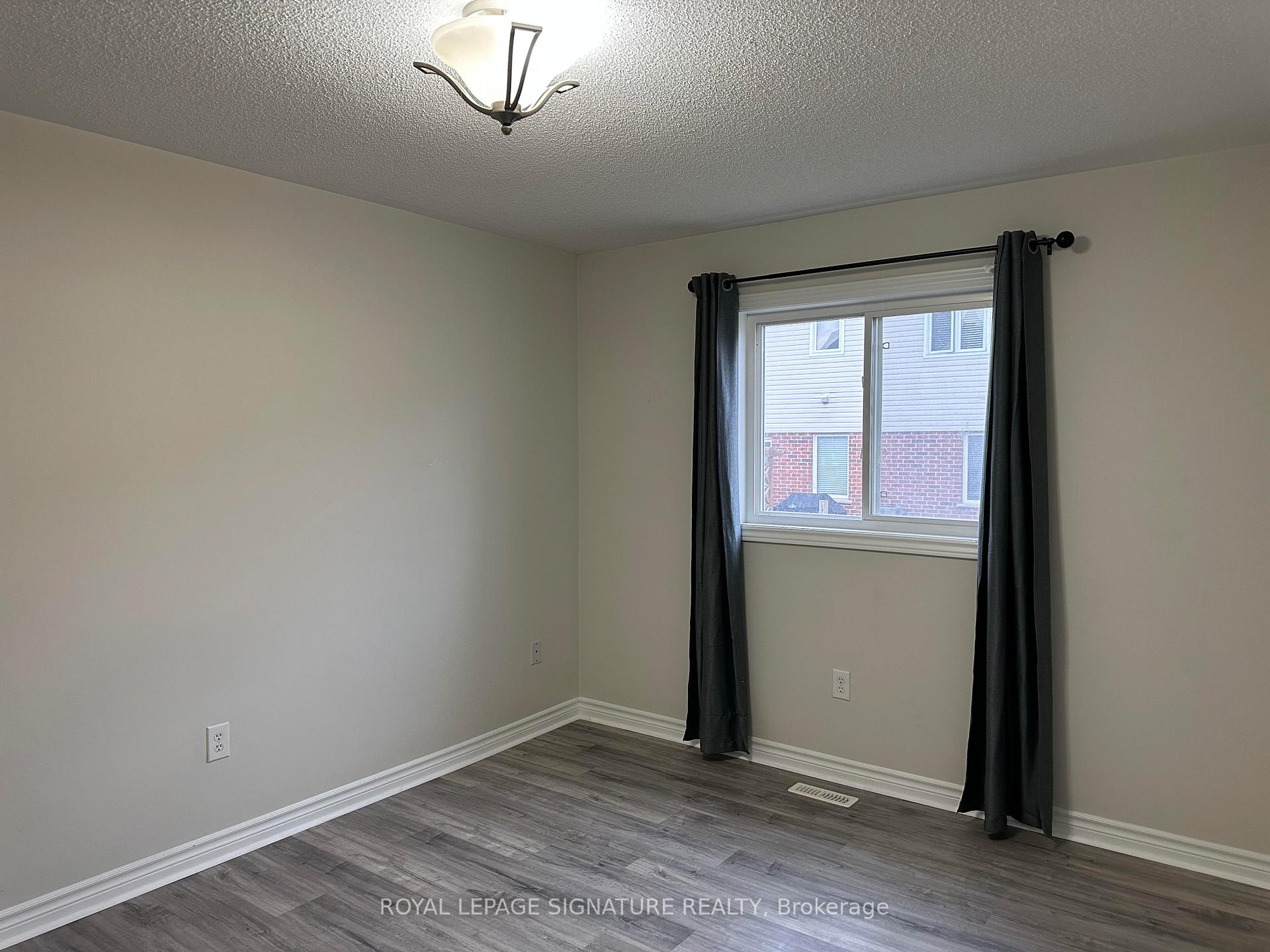 Photo 7 of 35 Saxon Road, Barrie, Innis-Shore — HOMEH