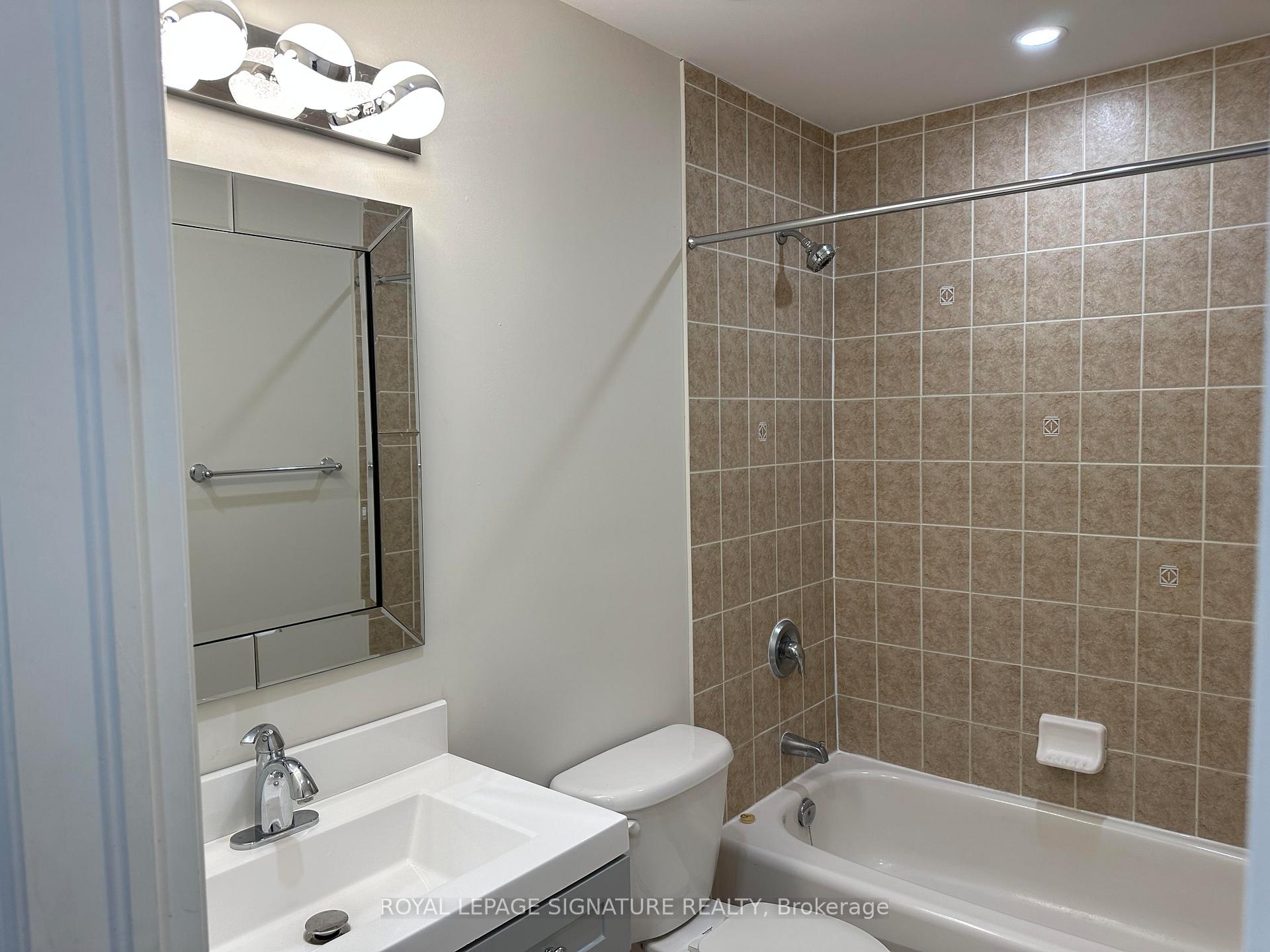 Photo 8 of 35 Saxon Road, Barrie, Innis-Shore — HOMEH
