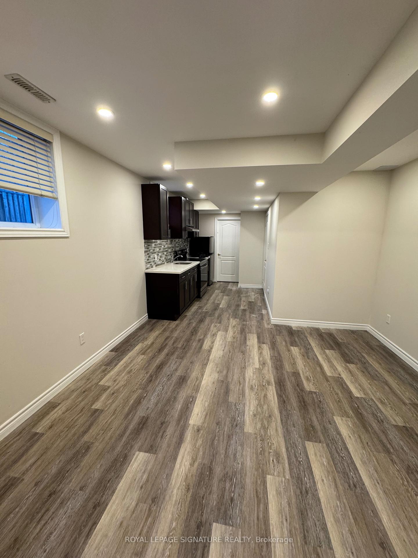 Photo 10 of 35 Saxon Road, Barrie, Innis-Shore — HOMEH