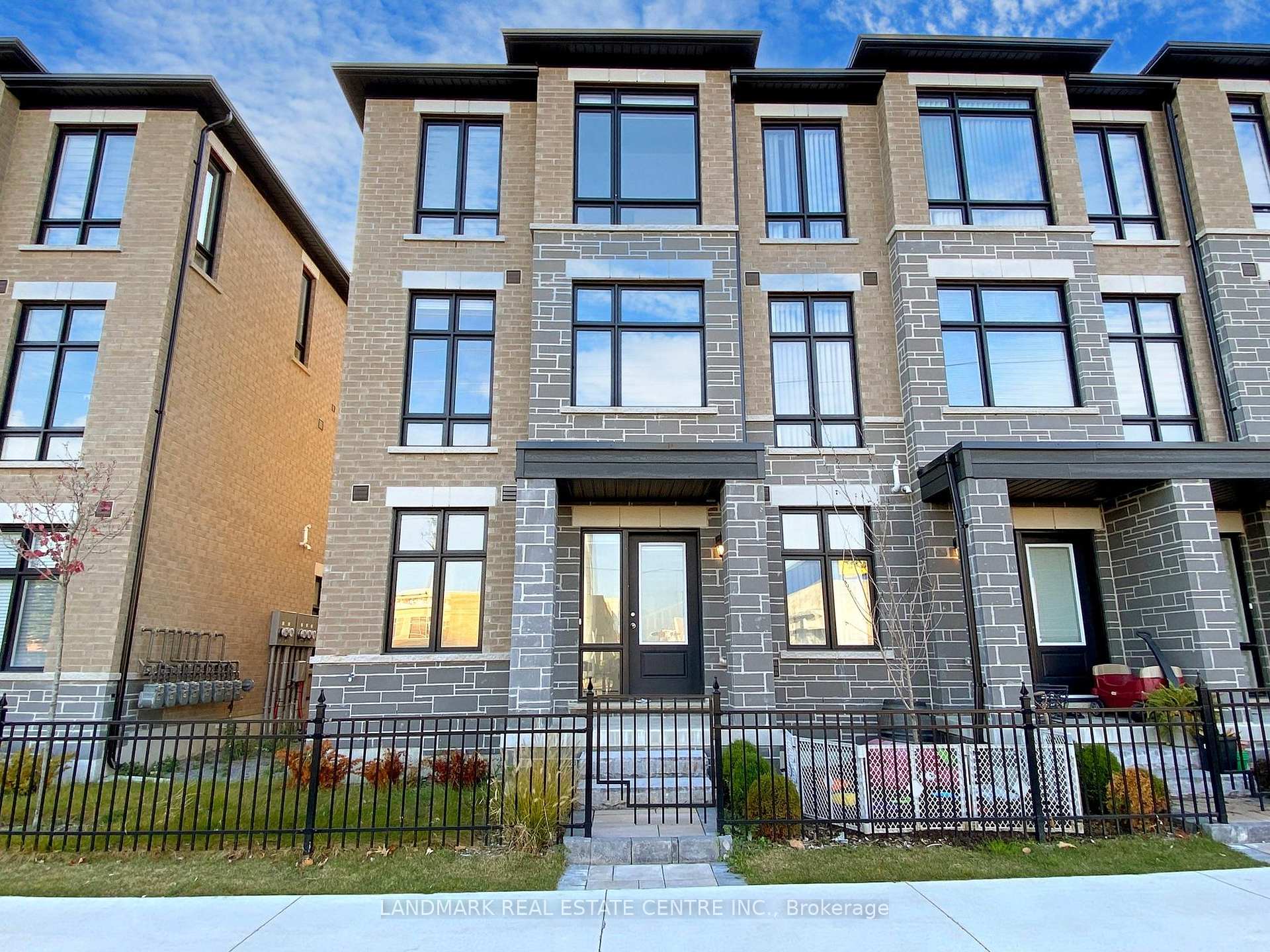 Photo 1 of 1405 Coral Springs Path, Oshawa, Taunton — HOMEH