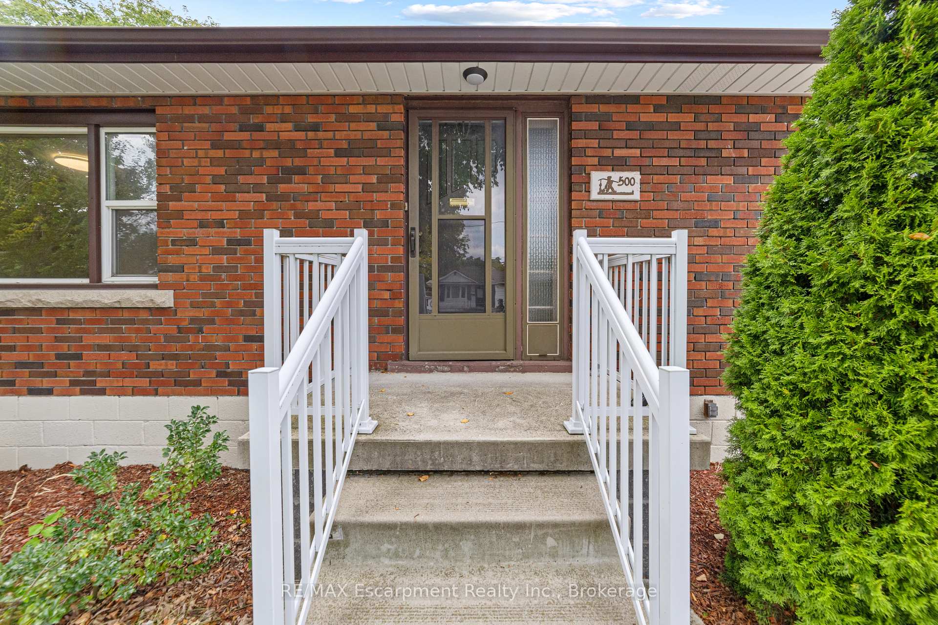 Photo 3 of 500 Rosseau Road, Hamilton, Rosedale — HOMEH