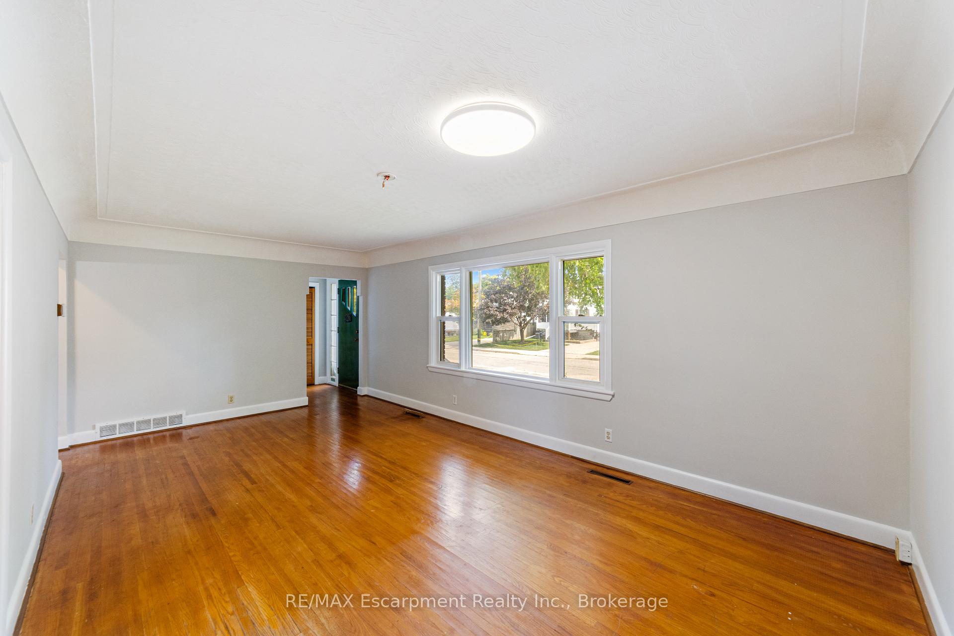 Photo 5 of 500 Rosseau Road, Hamilton, Rosedale — HOMEH