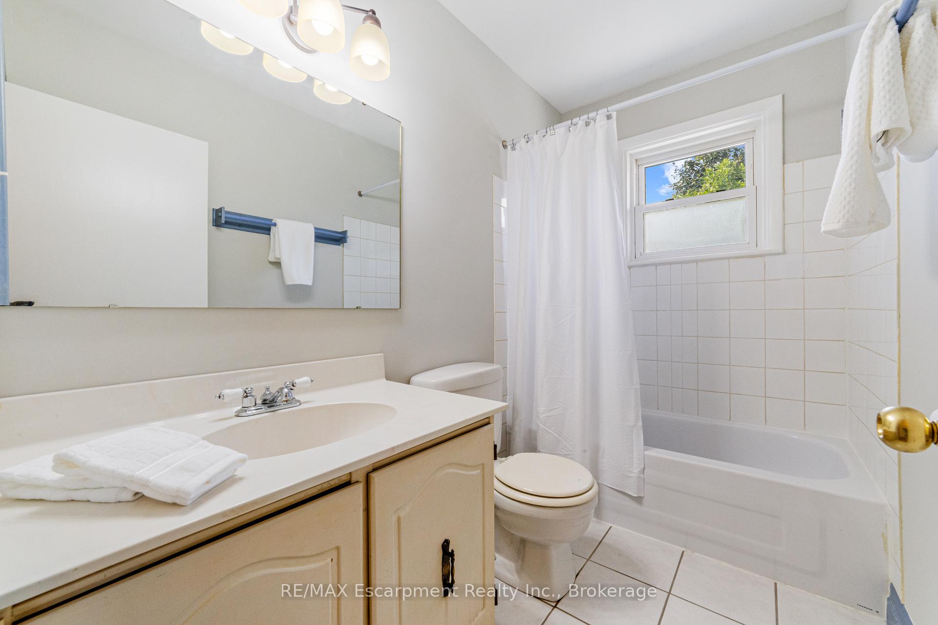 Photo 21 of 500 Rosseau Road, Hamilton, Rosedale — HOMEH