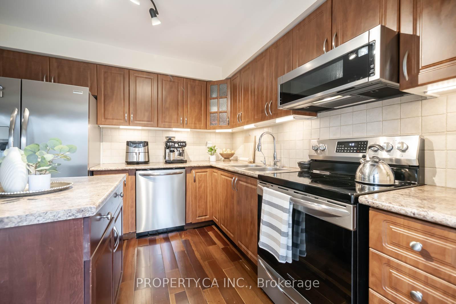 Photo 12 of 2422 Coventry Way, Burlington, Brant Hills — HOMEH