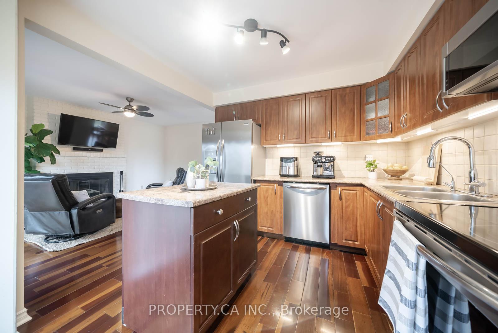 Photo 13 of 2422 Coventry Way, Burlington, Brant Hills — HOMEH