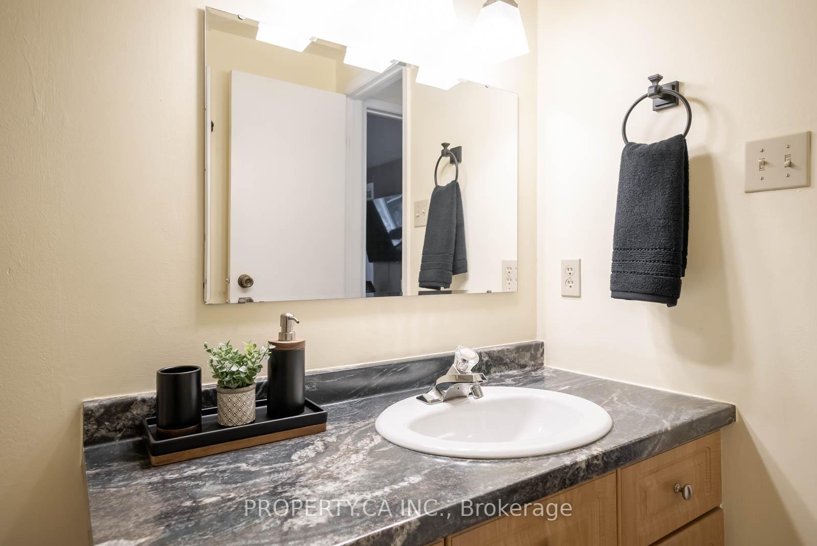 Photo 28 of 2422 Coventry Way, Burlington, Brant Hills — HOMEH