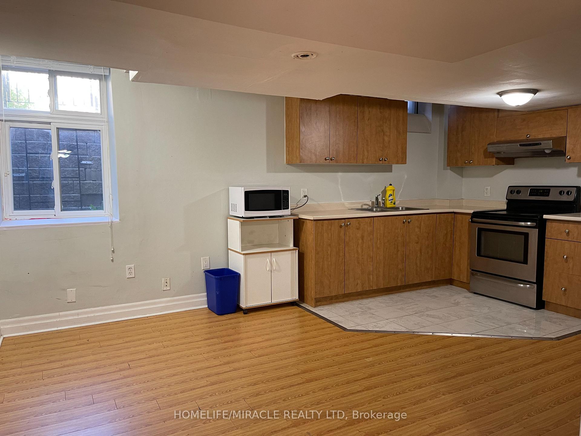 Photo 1 of 28 Whitwell Drive, Brampton, Vales of Castlemore — HOMEH