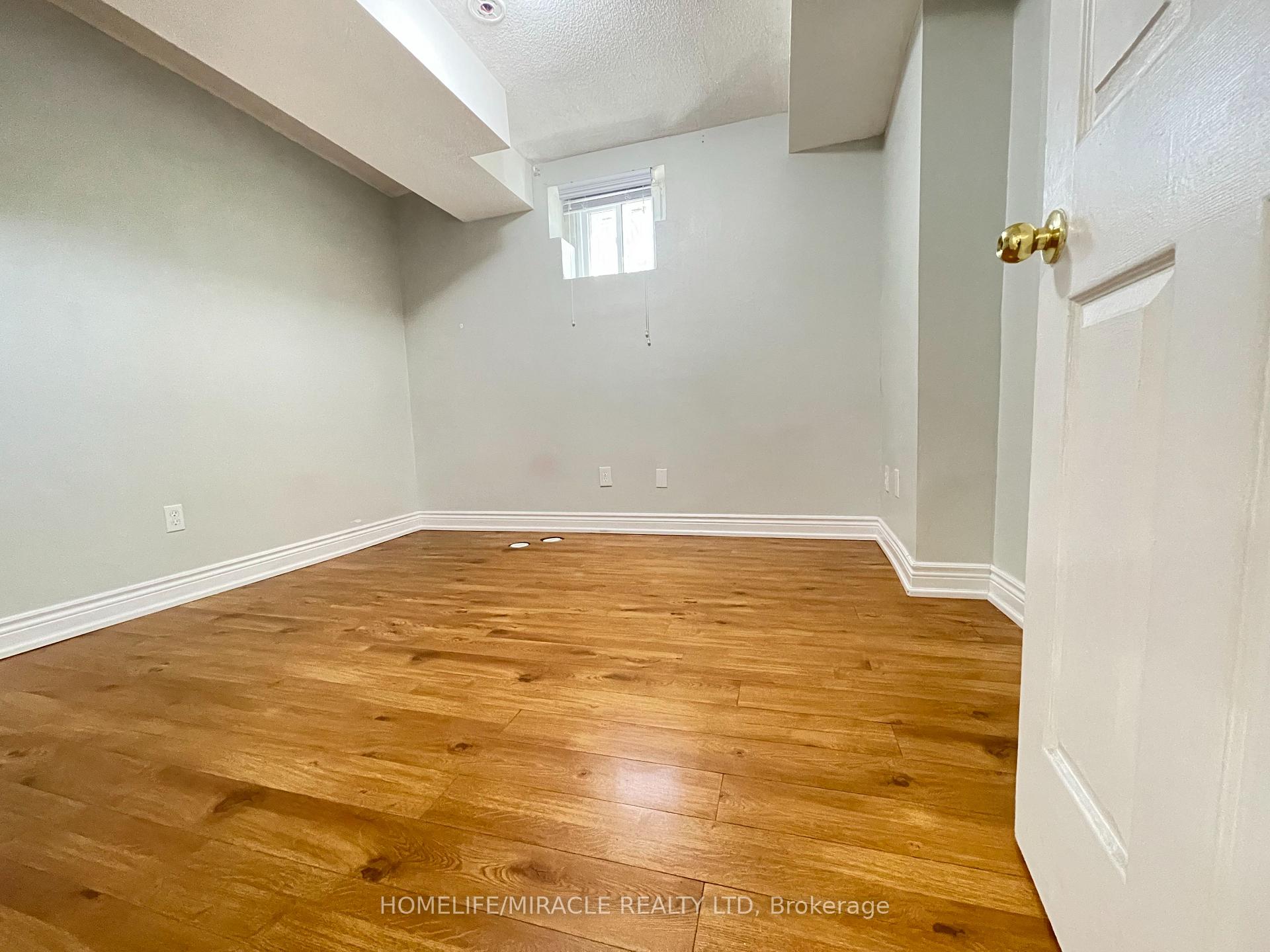 Photo 5 of 28 Whitwell Drive, Brampton, Vales of Castlemore — HOMEH
