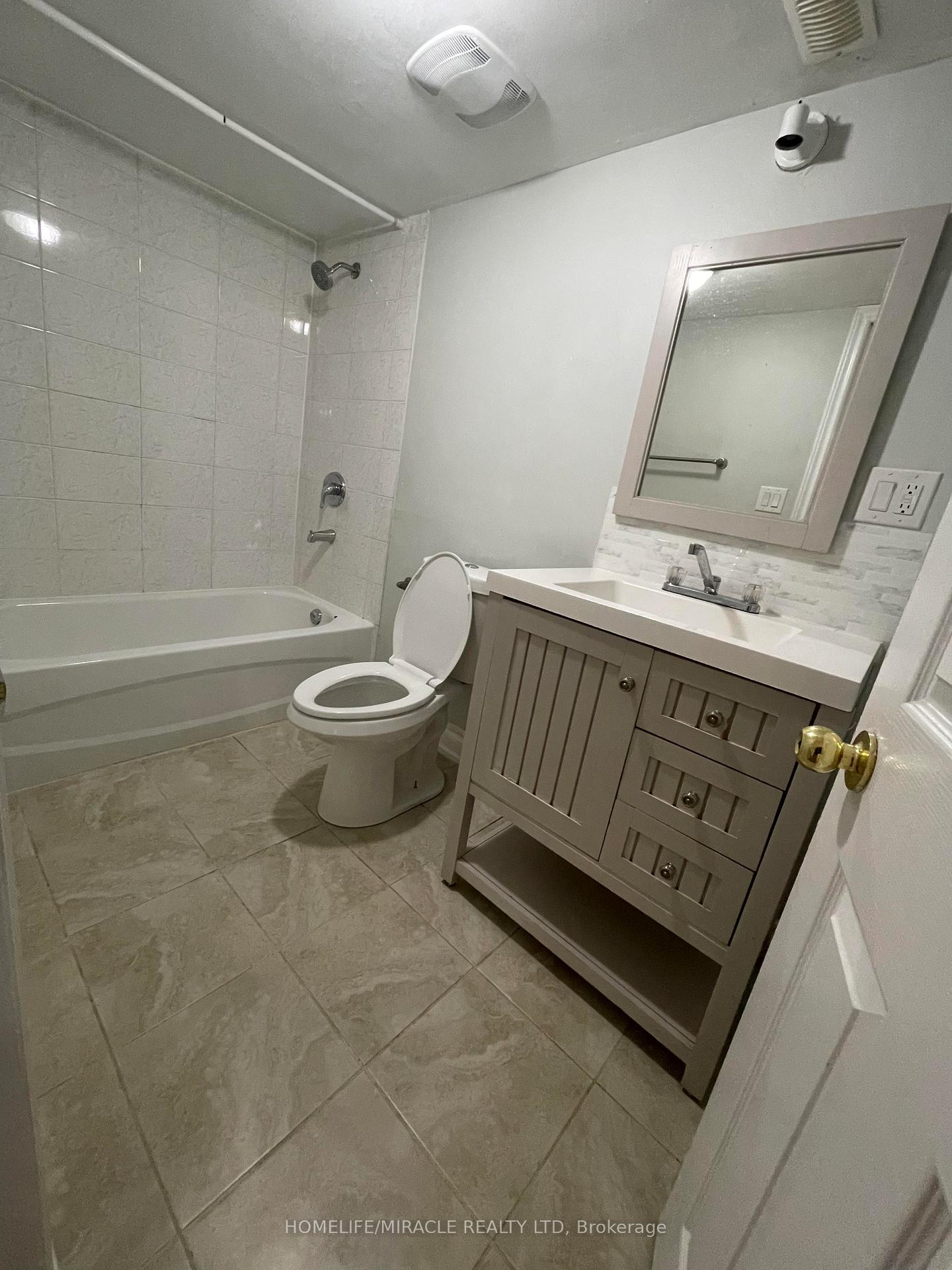 Photo 6 of 28 Whitwell Drive, Brampton, Vales of Castlemore — HOMEH
