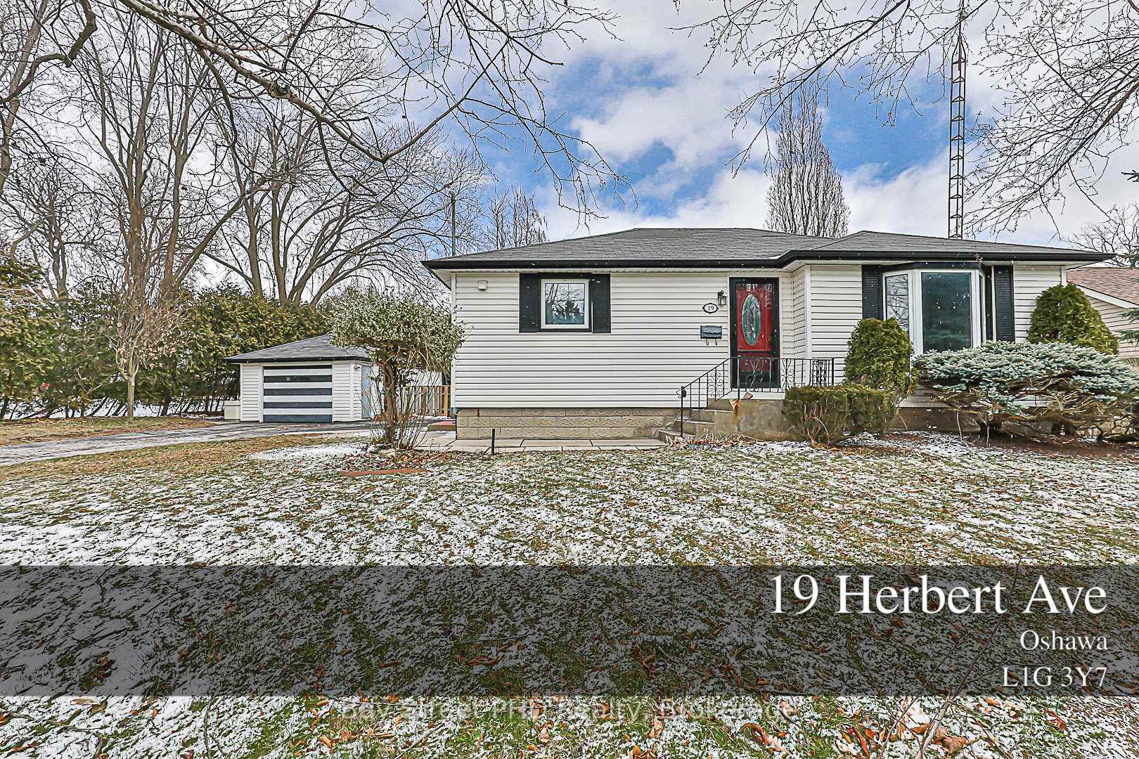 Photo 1 of 19 Herbert Avenue, Oshawa, Samac — HOMEH