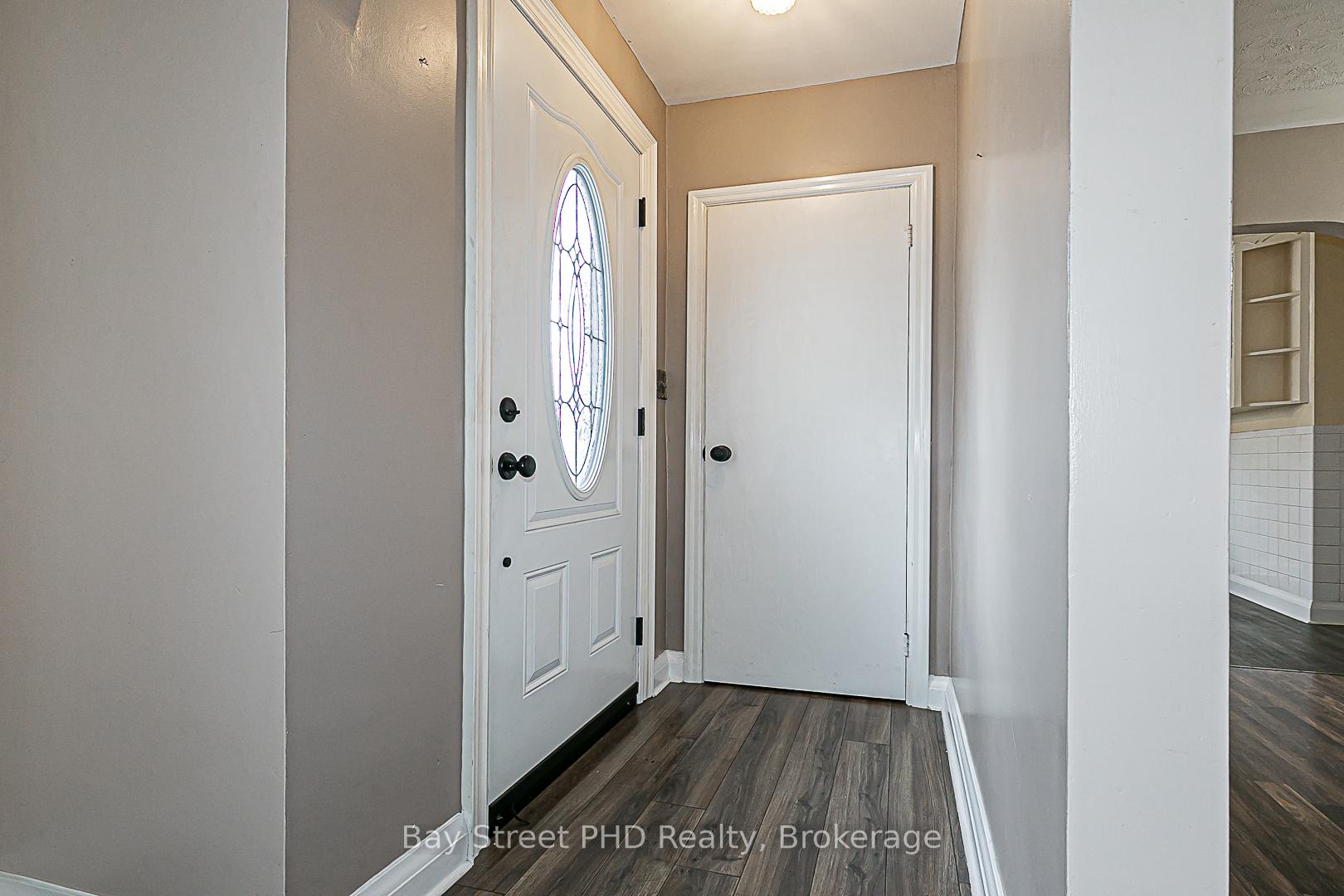 Photo 3 of 19 Herbert Avenue, Oshawa, Samac — HOMEH