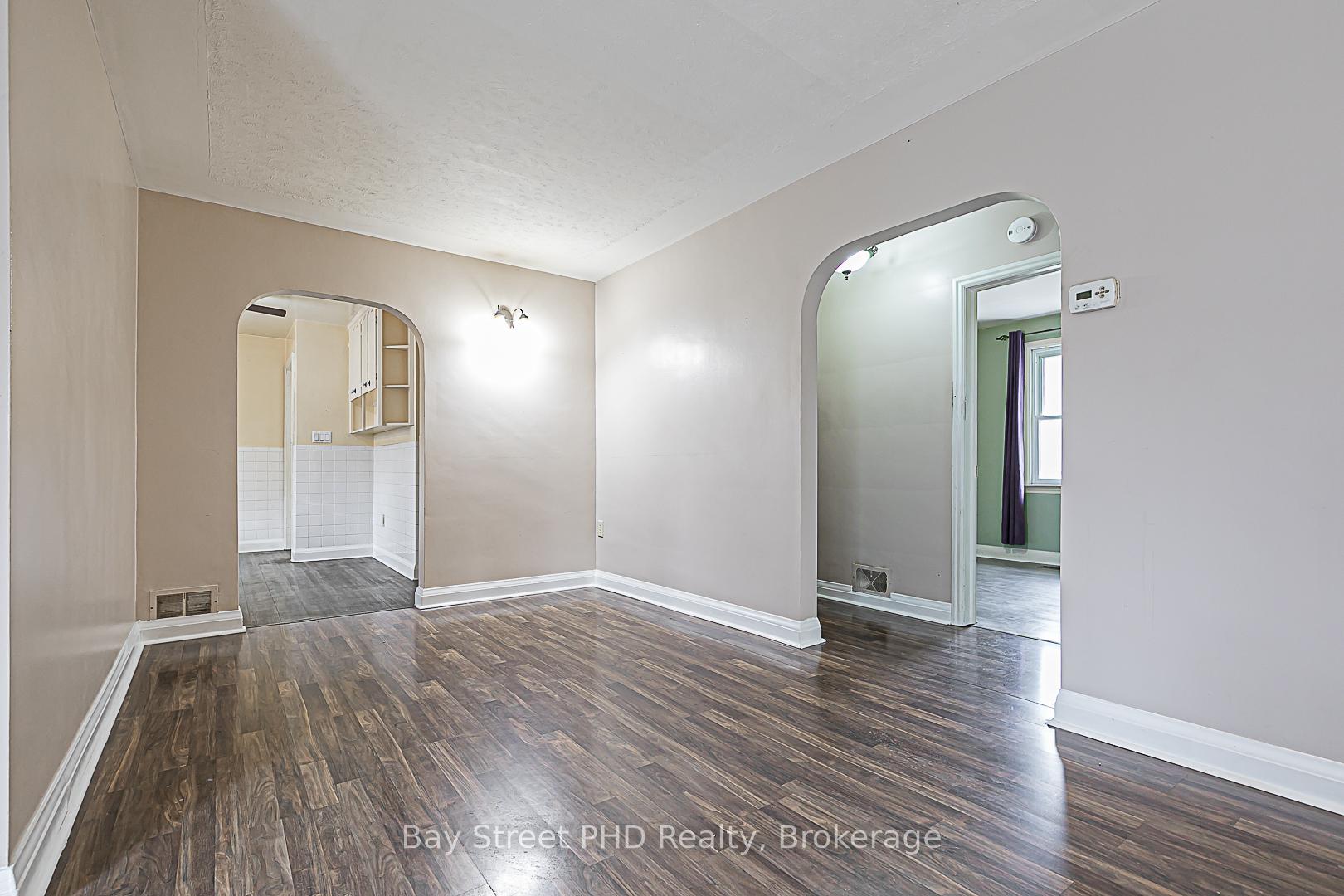 Photo 8 of 19 Herbert Avenue, Oshawa, Samac — HOMEH
