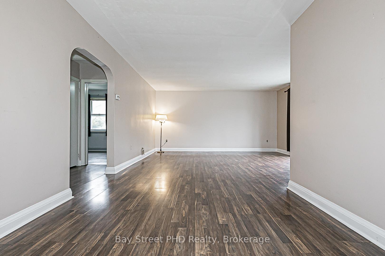 Photo 10 of 19 Herbert Avenue, Oshawa, Samac — HOMEH
