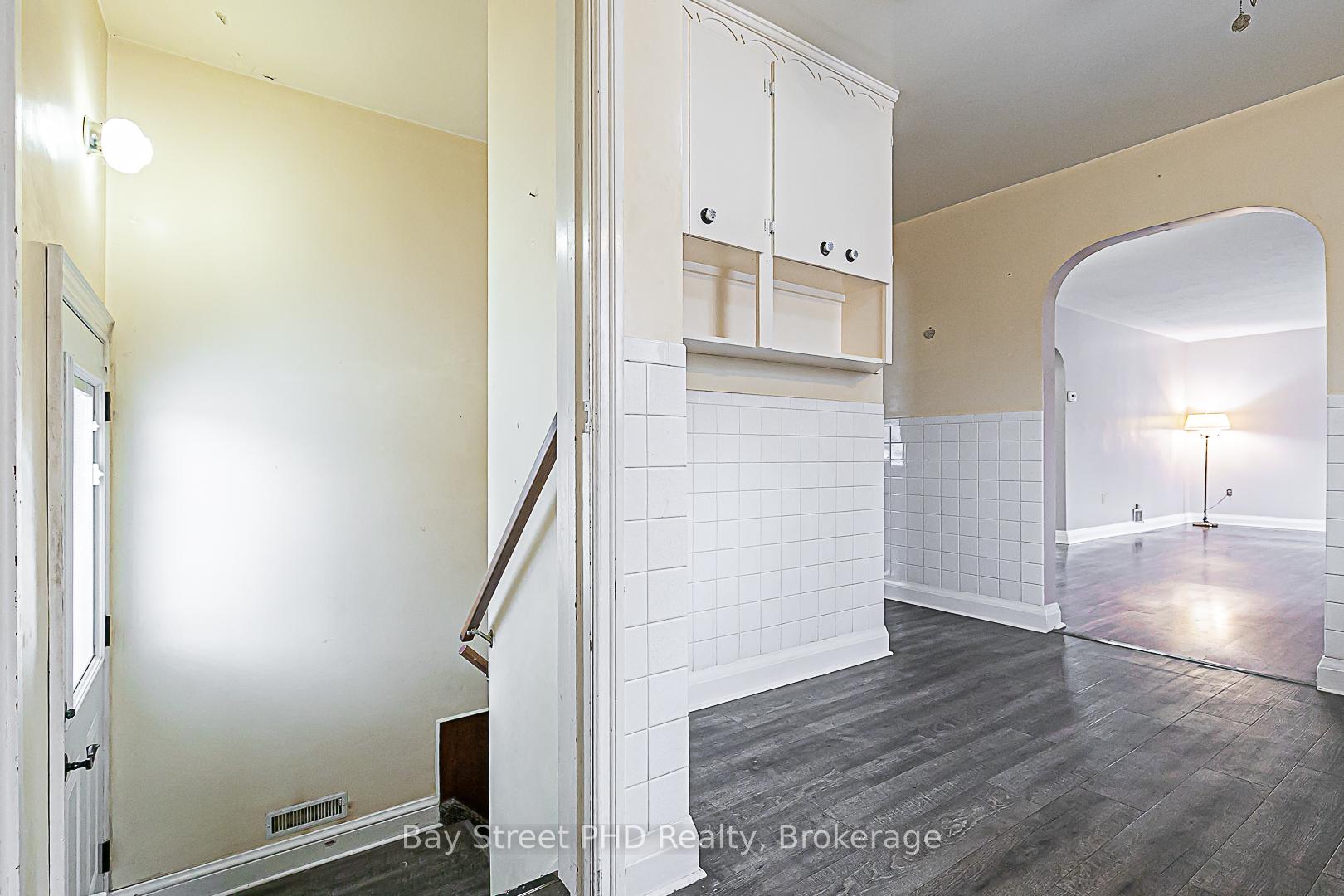 Photo 13 of 19 Herbert Avenue, Oshawa, Samac — HOMEH
