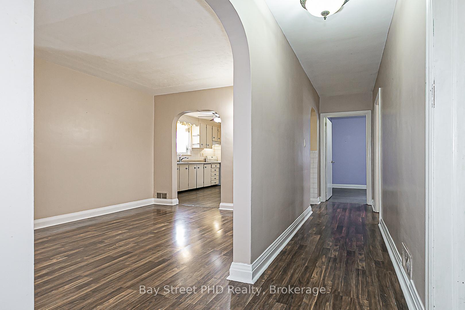 Photo 16 of 19 Herbert Avenue, Oshawa, Samac — HOMEH